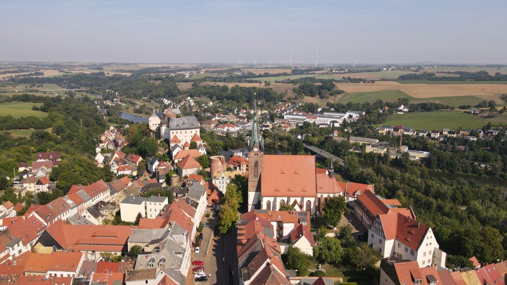 LKW-Arbeitsbühne und Hebebühne mieten in Leisnig für Höhenarbeiten an der Burg Mildenstein und Altstadt