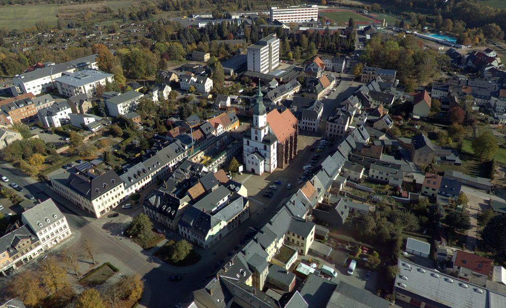 LKW-Arbeitsbühne und Hebebühne mieten in Rochlitz für Höhenarbeiten an Gebäuden aus Rochlitzer Porphyrtuff und am Schloss