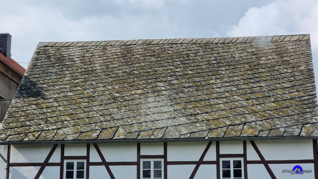 Altes Schieferdach mit Methauer Schiefer in Altdeutscher Deckung