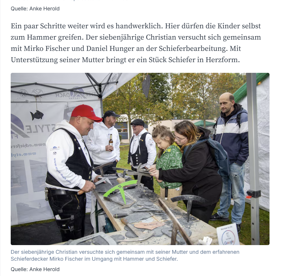 tyle Dach Stand beim 1. Colditzer Herbstfest: Schieferbearbeitung mit Hammer und Haubrücke